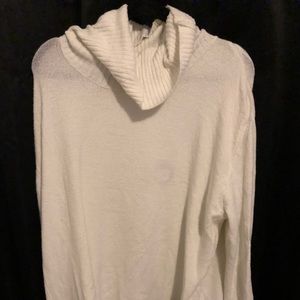 White turtle neck sweater